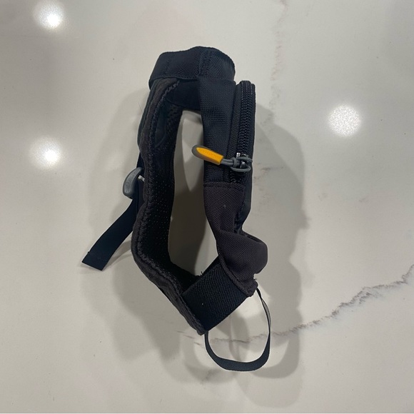 Nathan QuickSqueeze Insulated Handheld Bottle - Picture 2 of 5